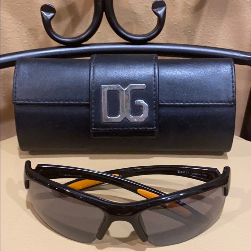 Sunglasses case with no brand but cute 🕶